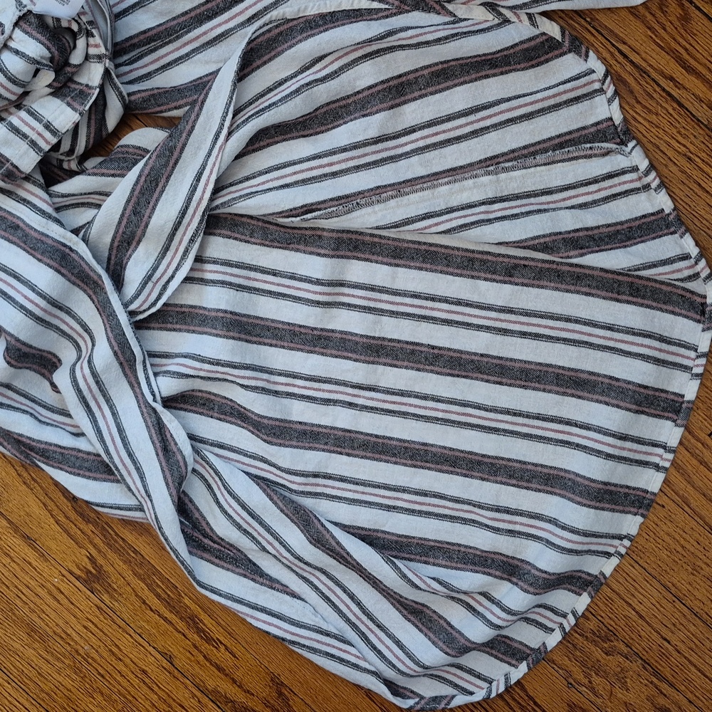 Soft striped linen blend capri pants, slit each leg & tulip hem sz medium belt - Picture 4 of 5